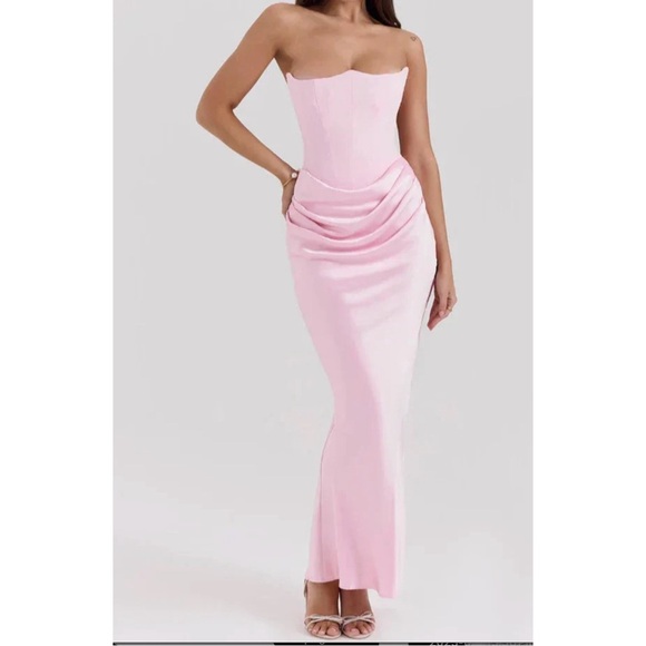 Dresses & Skirts - Elegant Pink Strapless Gown